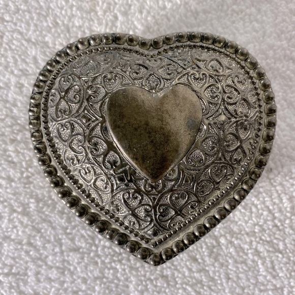 Vintage Silver Plated Zinc Heart Shaped Blue Velour Lined Trinket Box - Picture 1 of 13